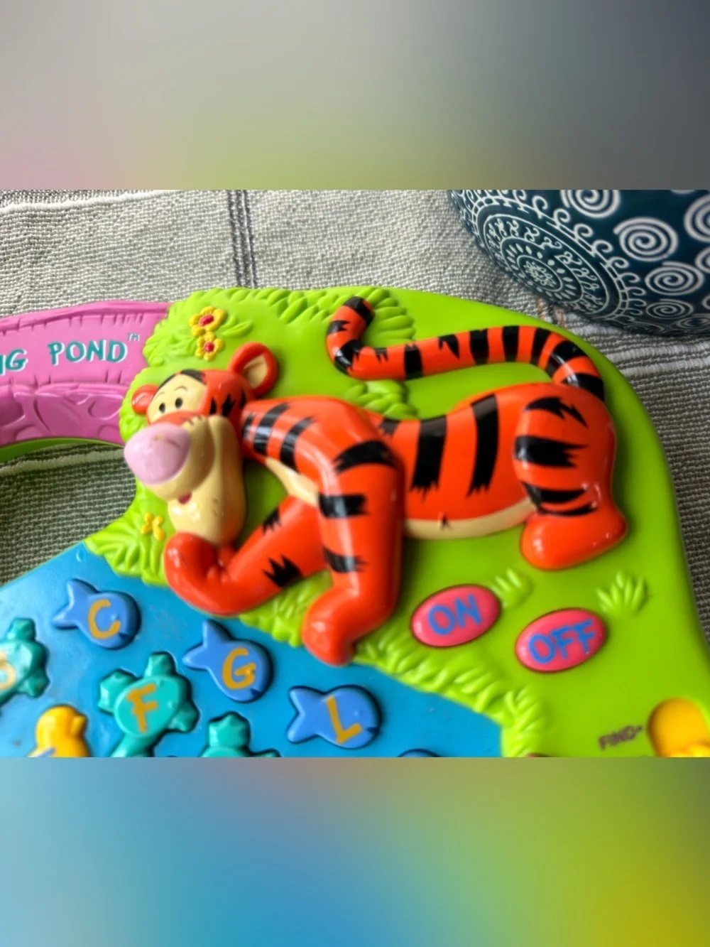 Vintage lovely Disney Winnie The Pooh Learning Pond Vintage in good condition